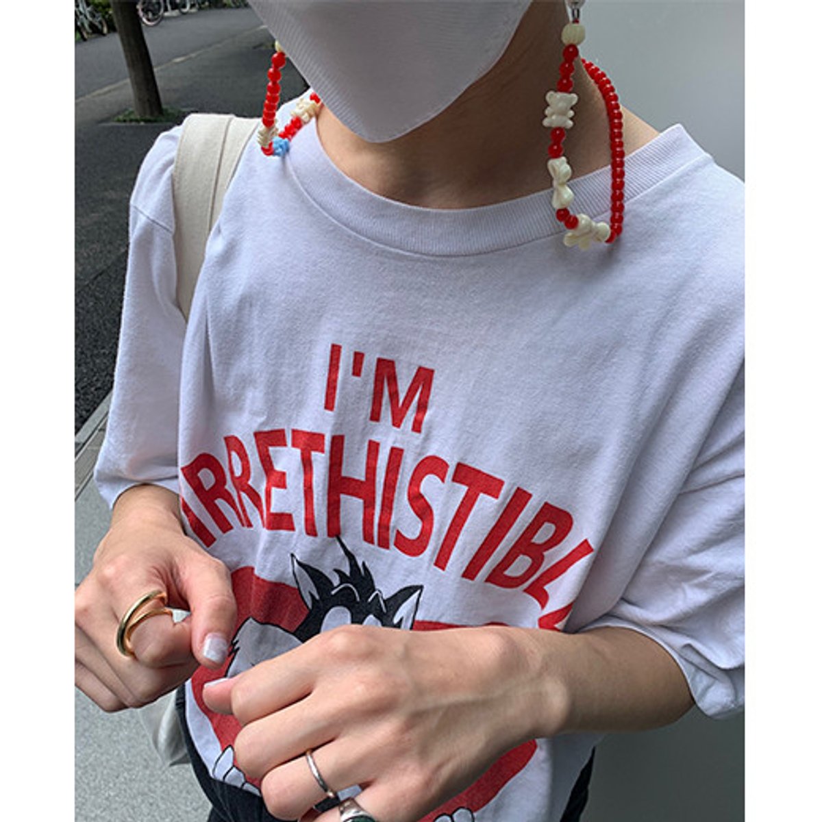 スタイリスト伊藤信子さんのキッチュなマスクストラップ。