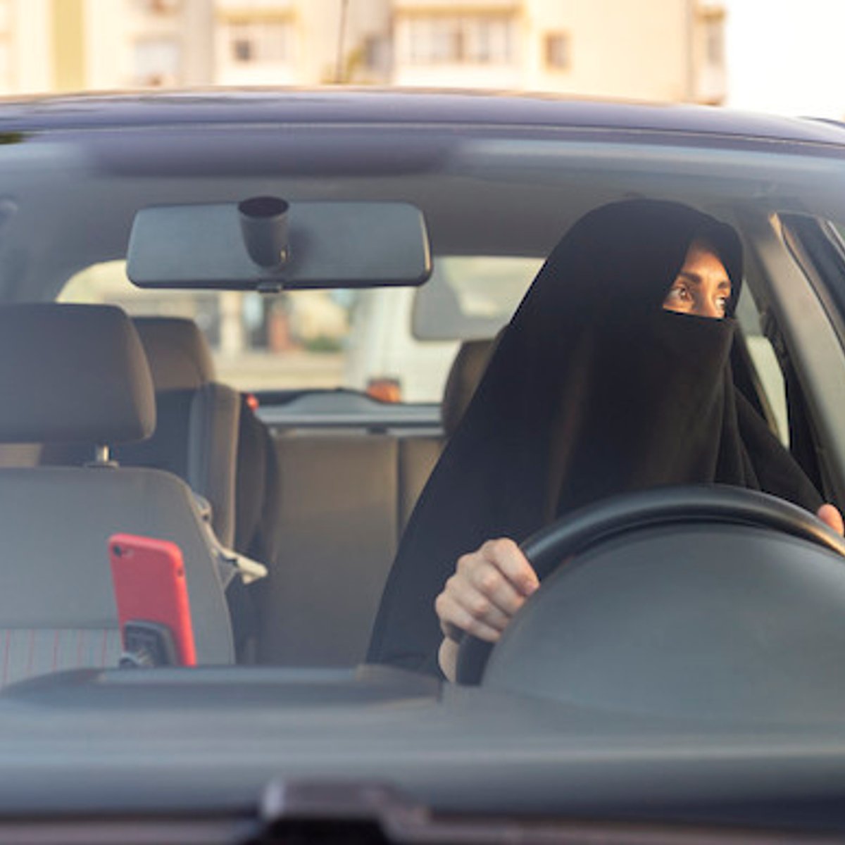 サウジアラビアで女性の一人暮らしが可能に。