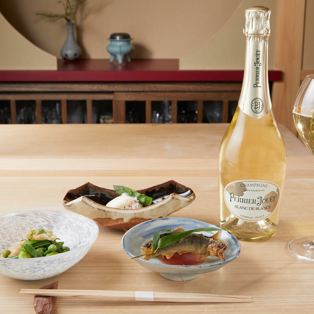 名店の料理人が認めた、グラスで味わうペリエ ジュエ ブラン・ド・ブランの透明感。