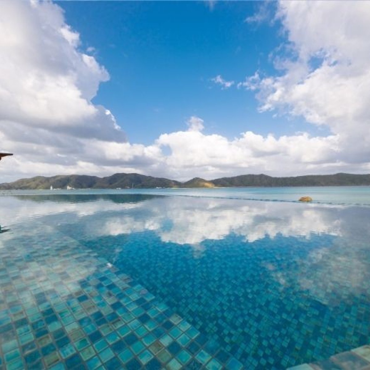 美しい渚がリラックスを誘う、絶景オーシャンリゾート3選！