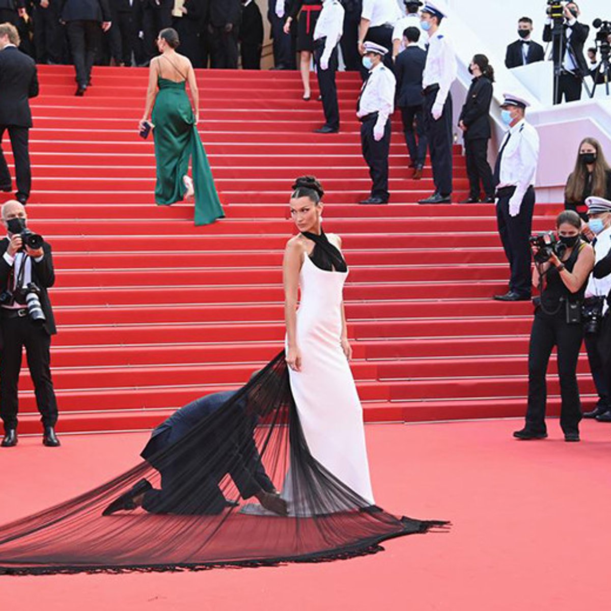 【写真】オープニングを飾ったルックの数々。