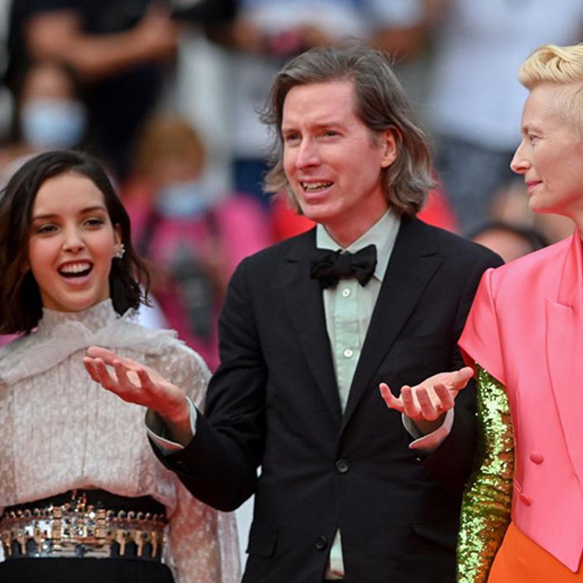 前代未聞のバス登場！カンヌを沸かせた超豪華俳優陣。