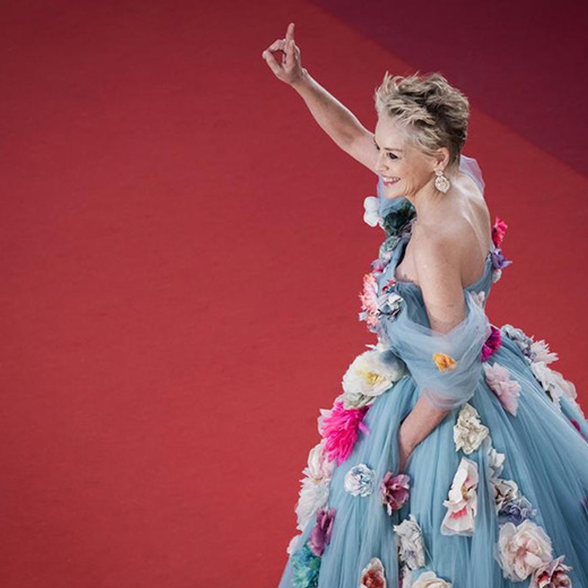 神出鬼没！ シャロン・ストーンがサプライズ登場。