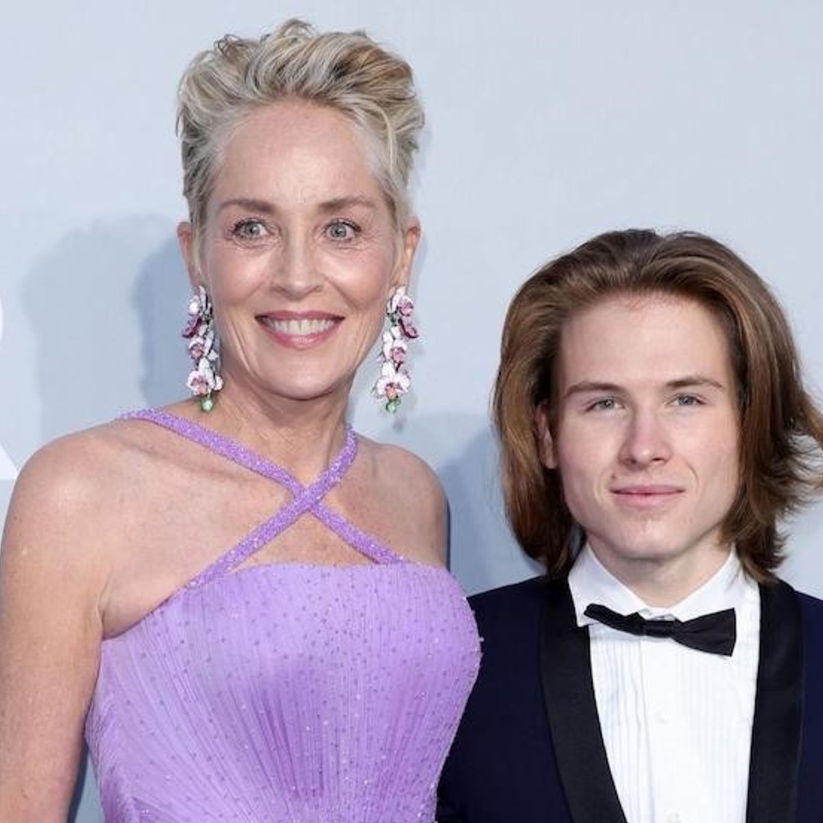 シャロン・ストーン、長男とチャリティ・ガラに登場！
