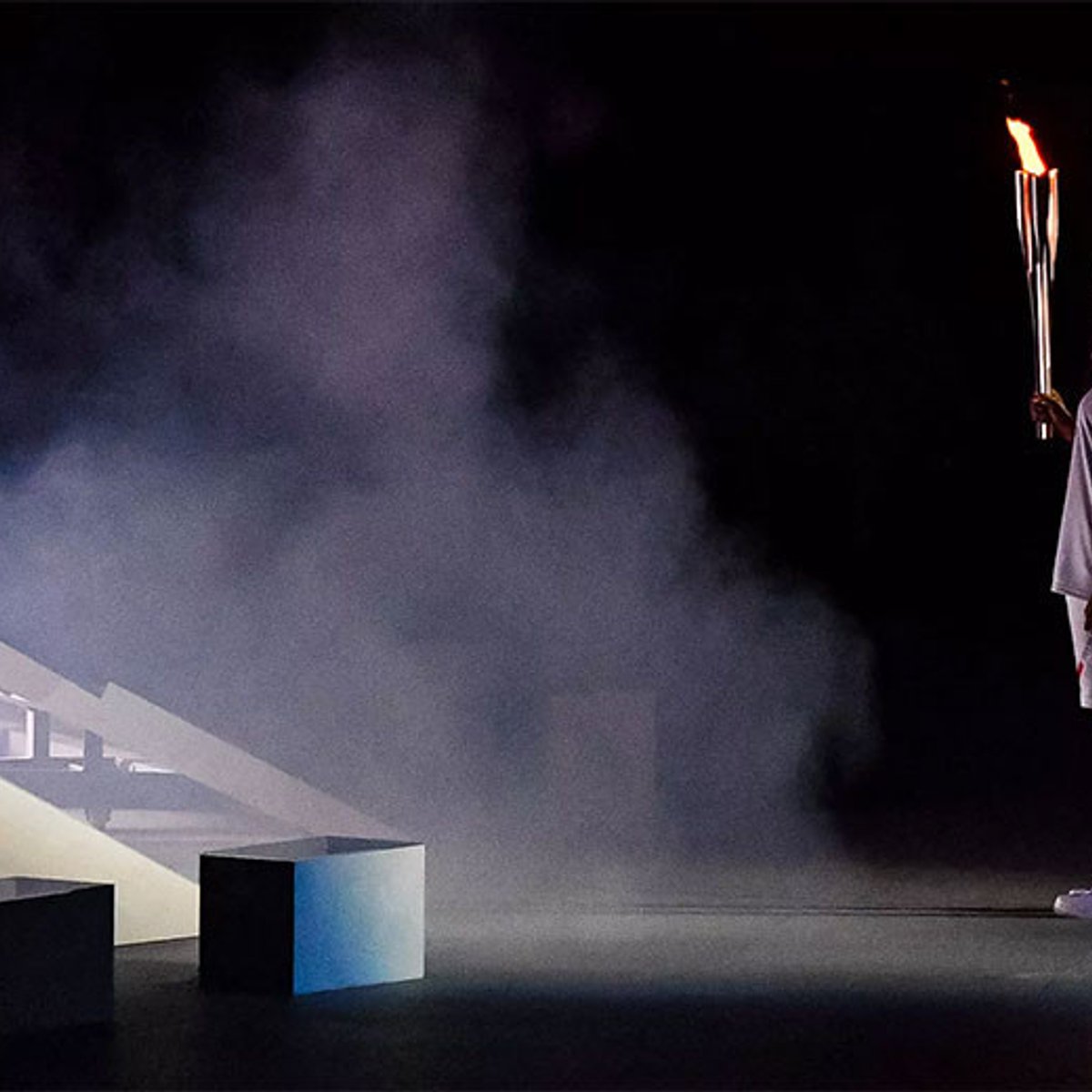 大坂なおみ、聖火台で見せた新ヘアスタイルが話題！