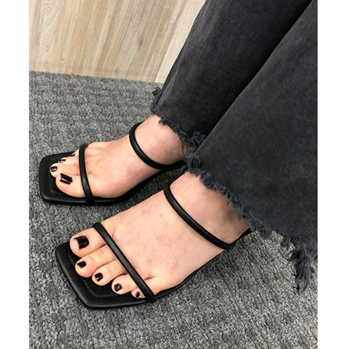 この夏選んだのは、ミュールサンダルです。