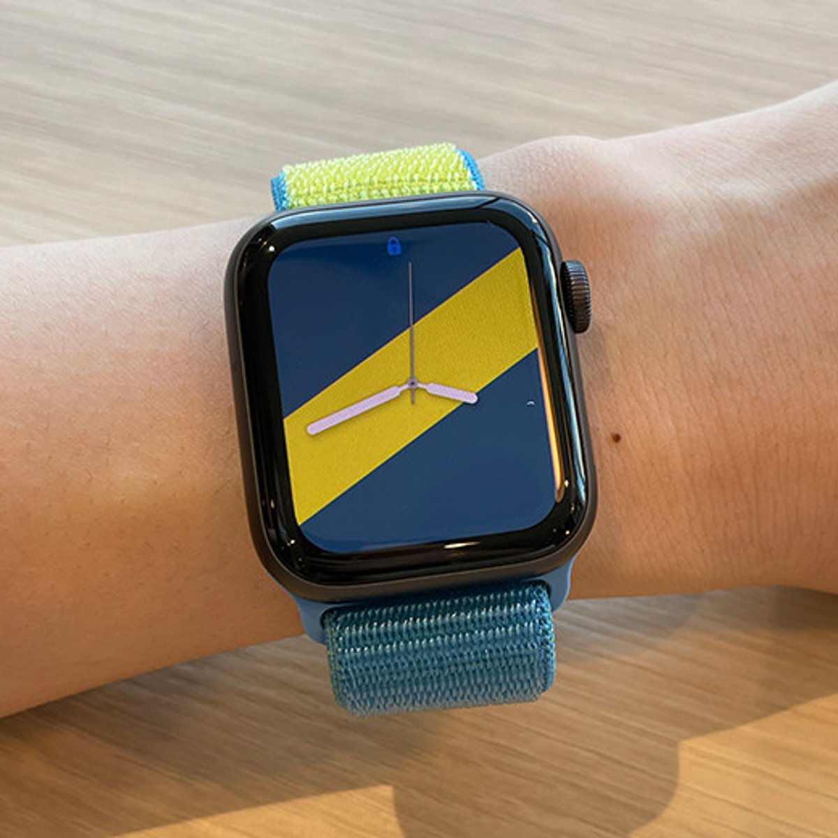 Apple Watchのカラフルストラップで一緒に応援！