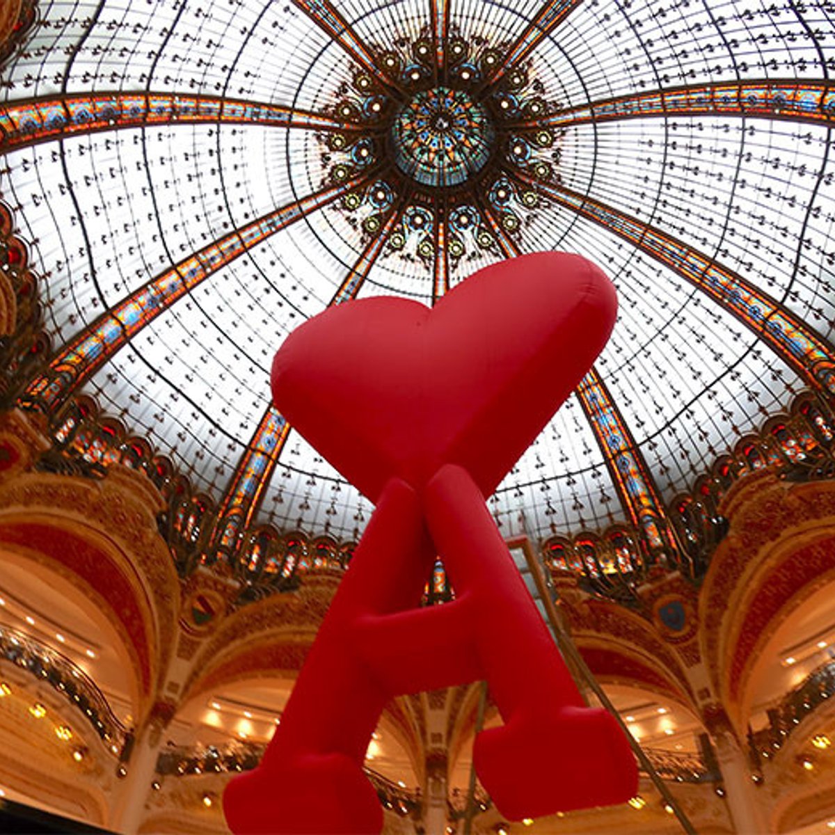 ギャラリー・ラファイエット、丸天井の下でパリ・モナムール！