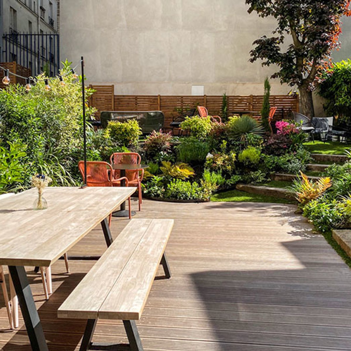 真夏のパリ、秘密のテラスが待つホテル＆レストラン。