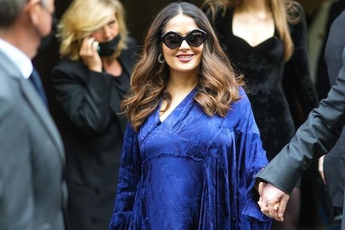 210820-salma-hayek-ogp-1.jpg