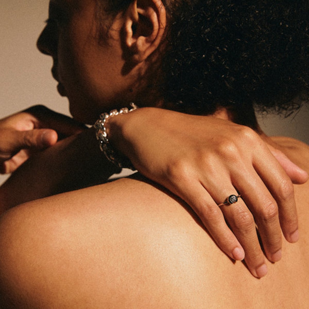 合成ダイヤモンドを日常に、新ブランド「エネイ」。