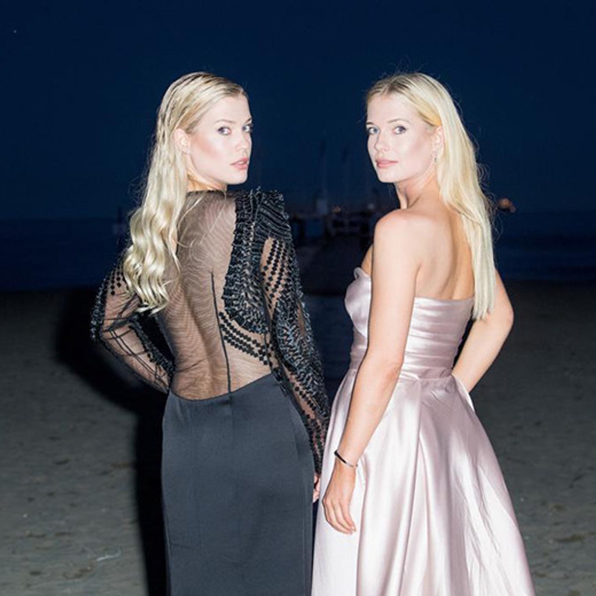 ダイアナ妃の姪の華麗なる双子、ヴェネツィア映画祭に登場。