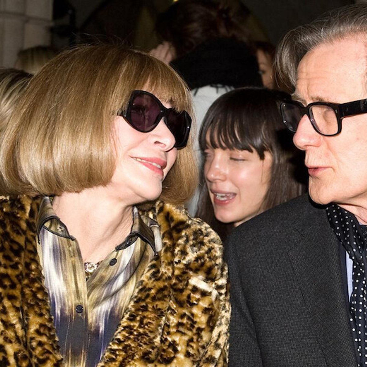 アナ・ウィンターとビル・ナイのミステリアスな関係。