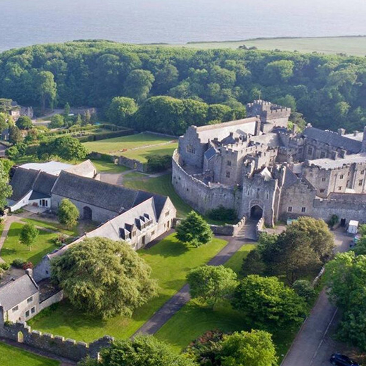 王族も通う「ヒッピーなホグワーツ」、UWCAって？