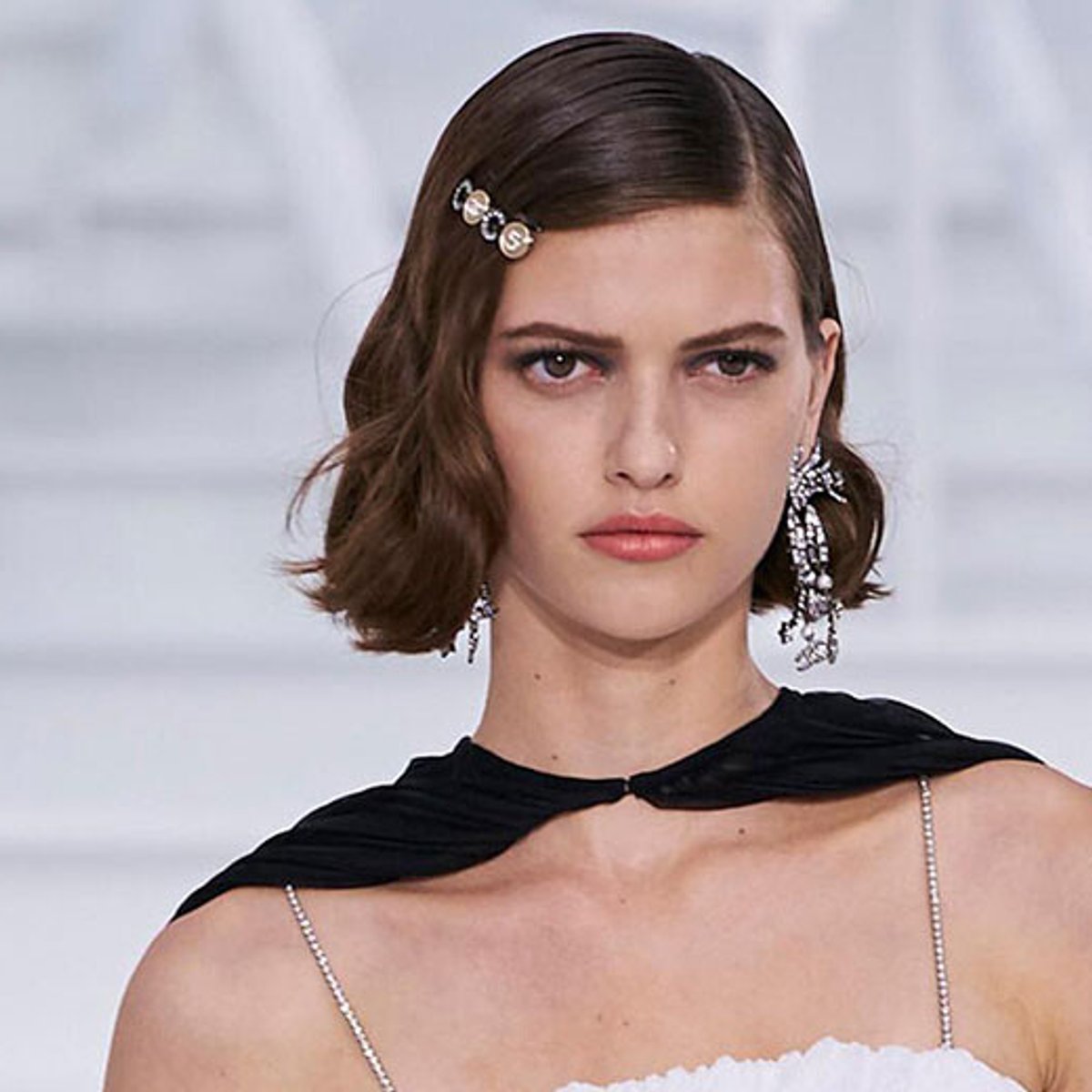 この秋は、ちょっとレトロな学生風ヘアアクセが可愛い。