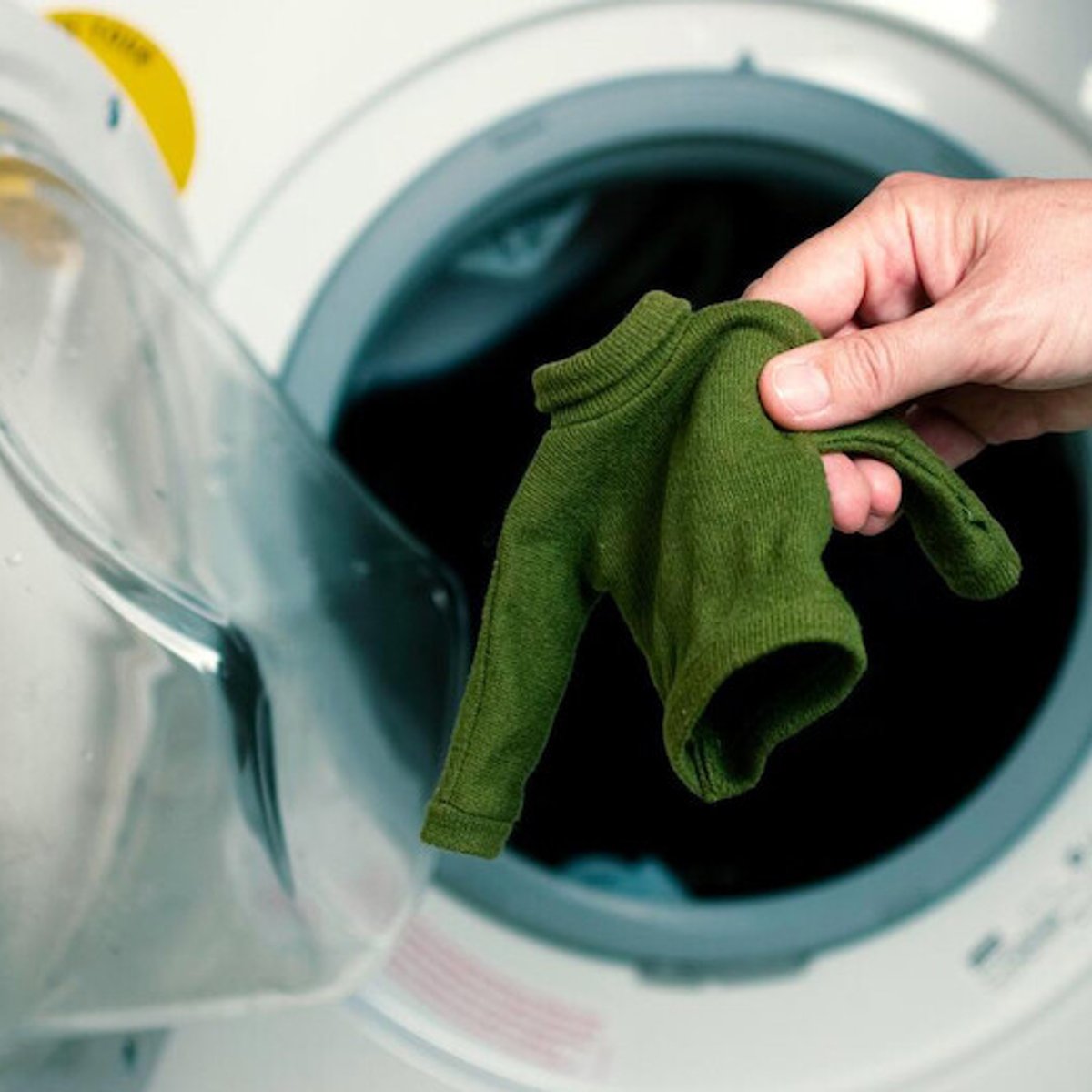 SNSで話題の縮んだセーターの回復法、その効果は？