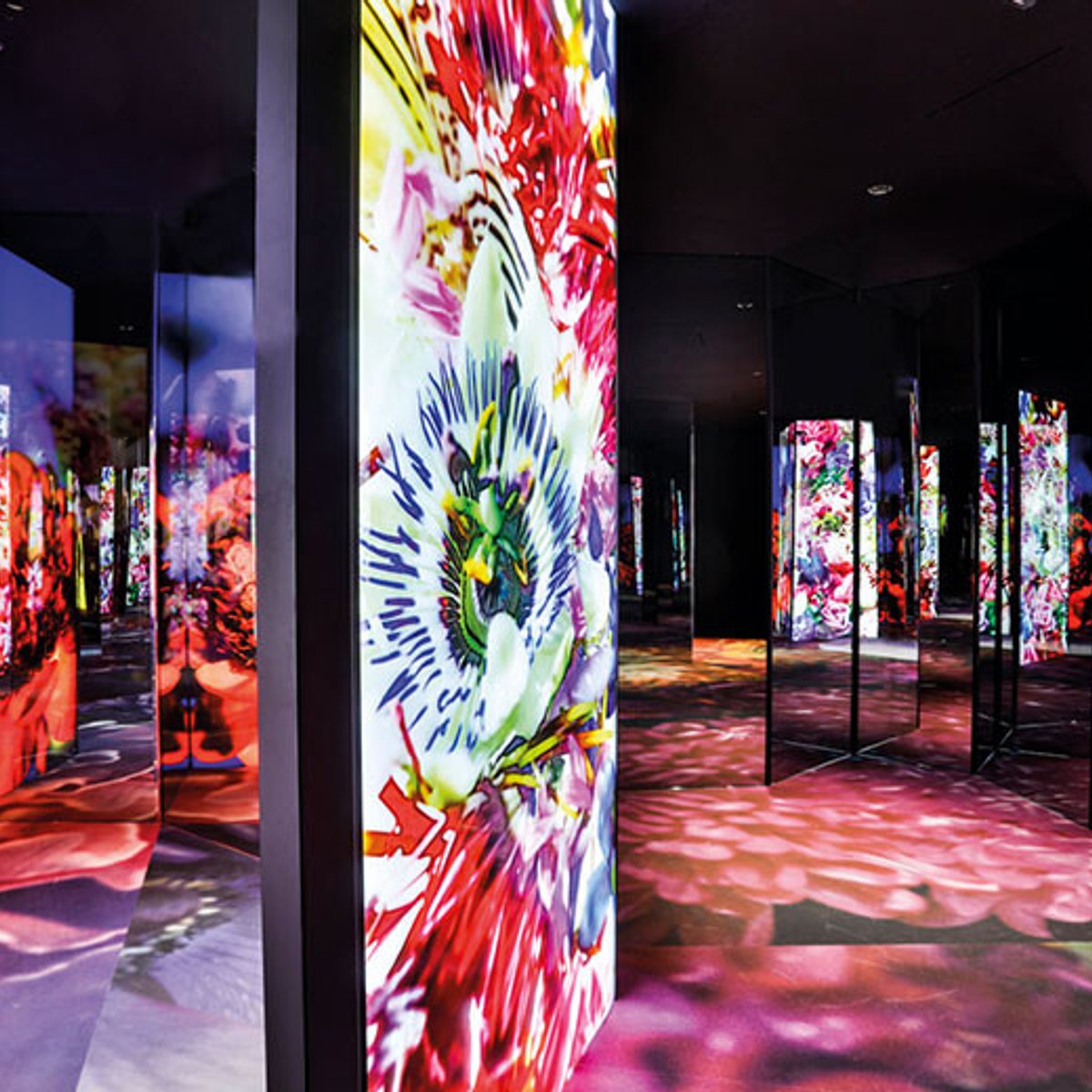 ヴァン クリーフ＆アーペルと蜷川実花の『フローラ』展を歩く。