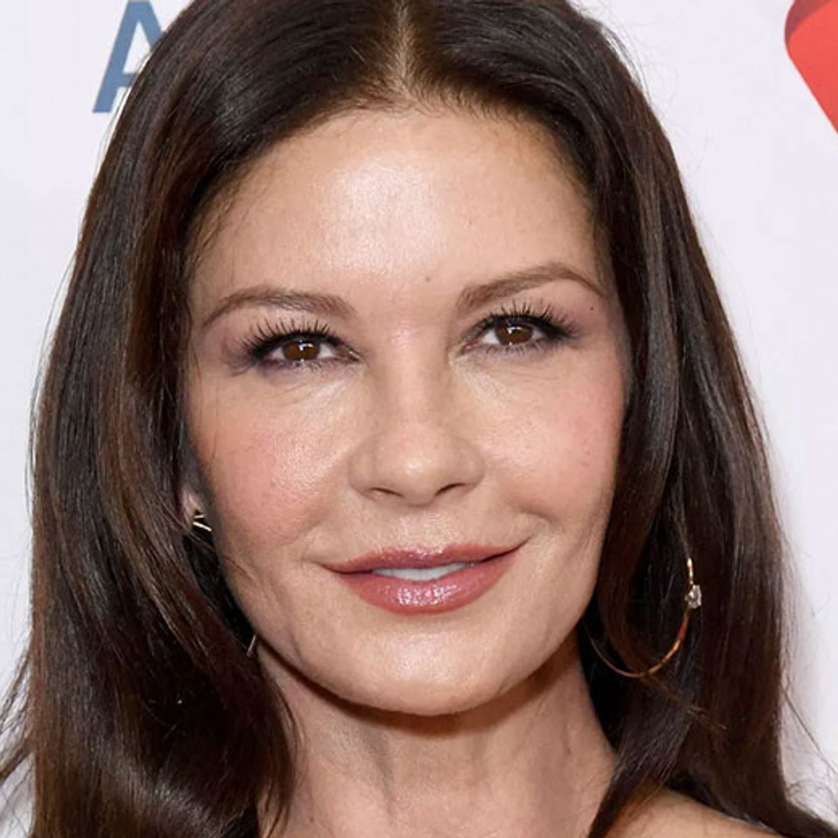 キャサリン・ゼタ＝ジョーンズ、地毛はカーリーヘアだった？