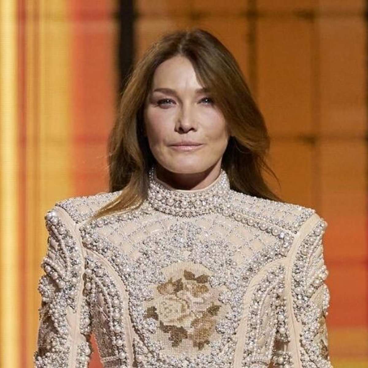 【写真】不変の美！ ランウェイのカーラ・ブルーニ。