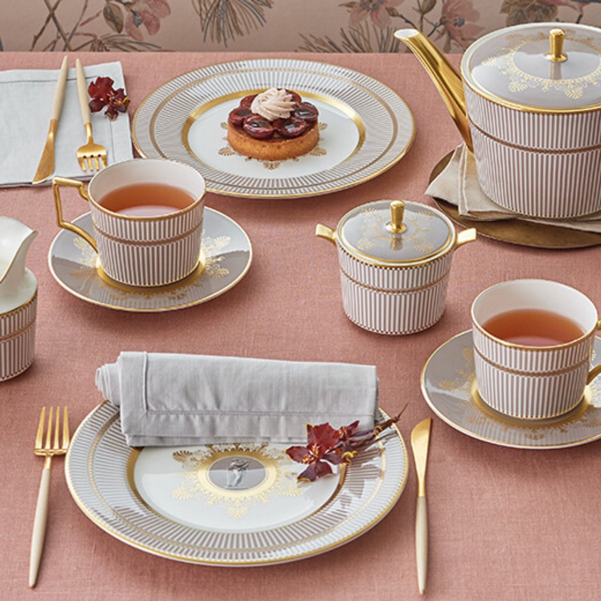 ウェッジウッドと過ごす、ハッピーティータイムの法則。