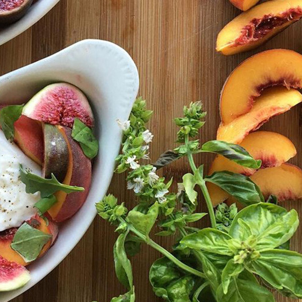 道端の雑草や公園の木の実も食べる、フォレッジングとは。