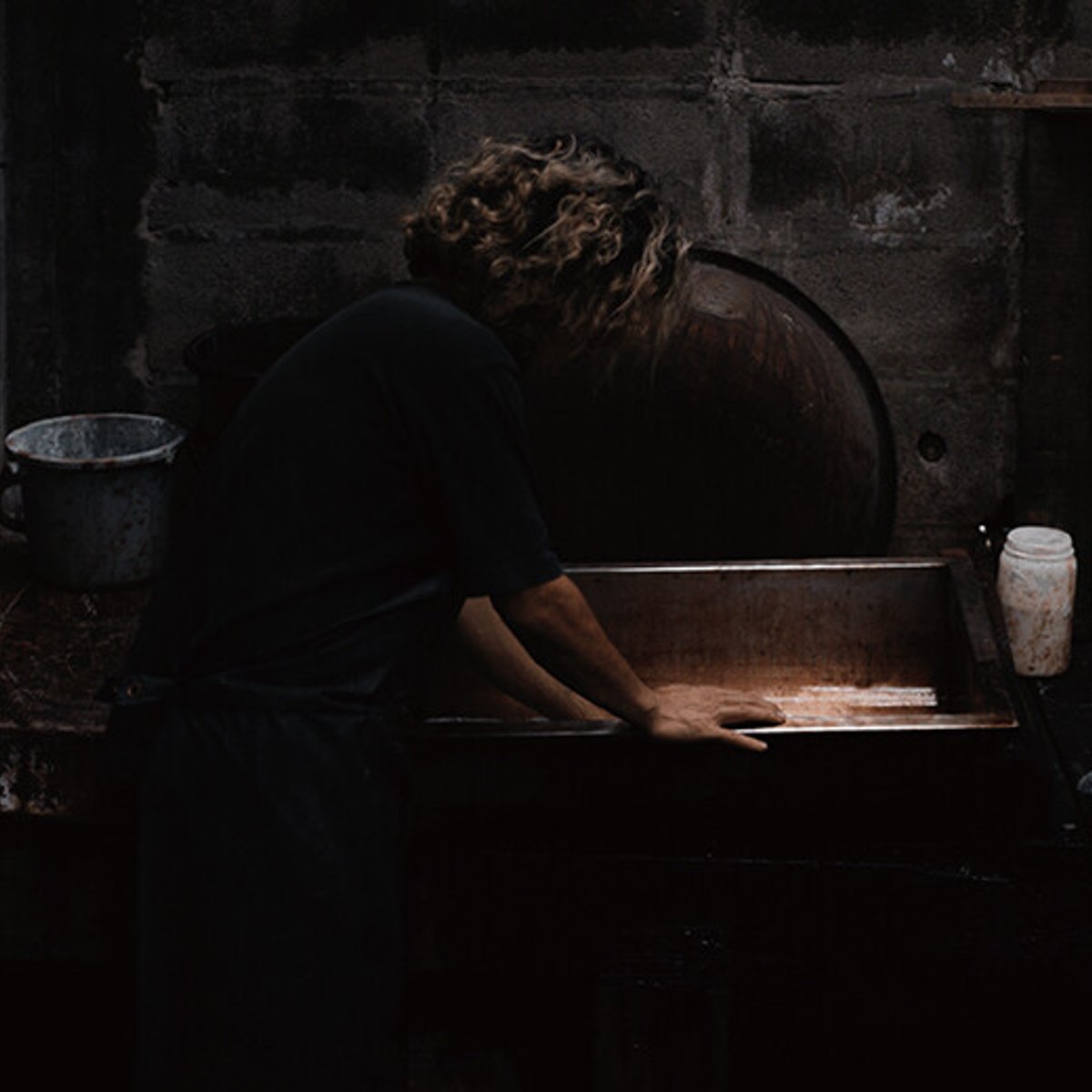 奄美の泥染め、金井工芸の展覧会へ。