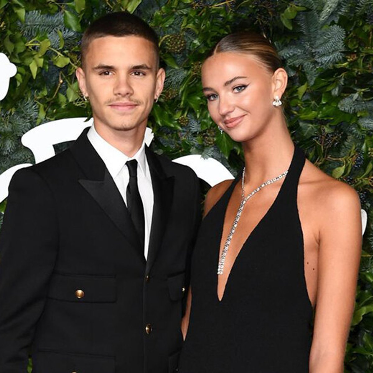 19歳のベッカム次男、彼女と一緒にレッドカーペットに初登場！