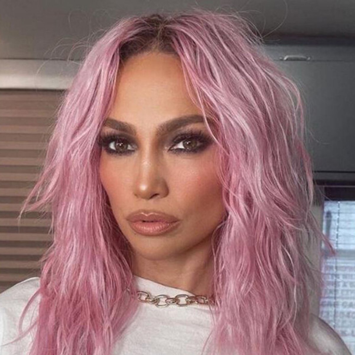 ジェニファー・ロペスのピンクの髪がインスタグラムで話題に