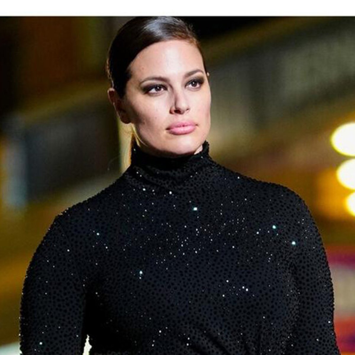 双子を妊娠中のアシュリー・グラハム、インスタでヌードを披露。