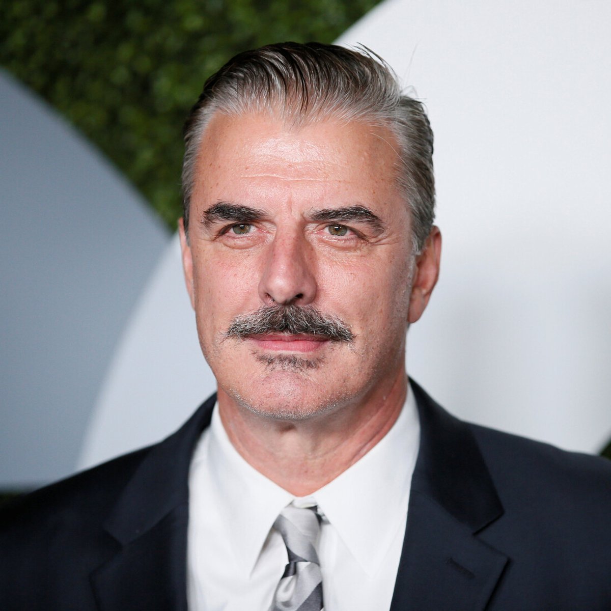 「SATC」新章出演中のミスター・ビッグ役俳優、レイプ疑惑を告発される。