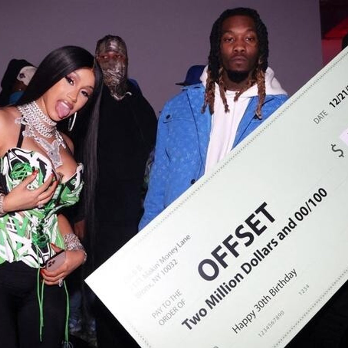 カーディ・B、夫の30歳の誕生日に200万ドルの小切手を贈る！