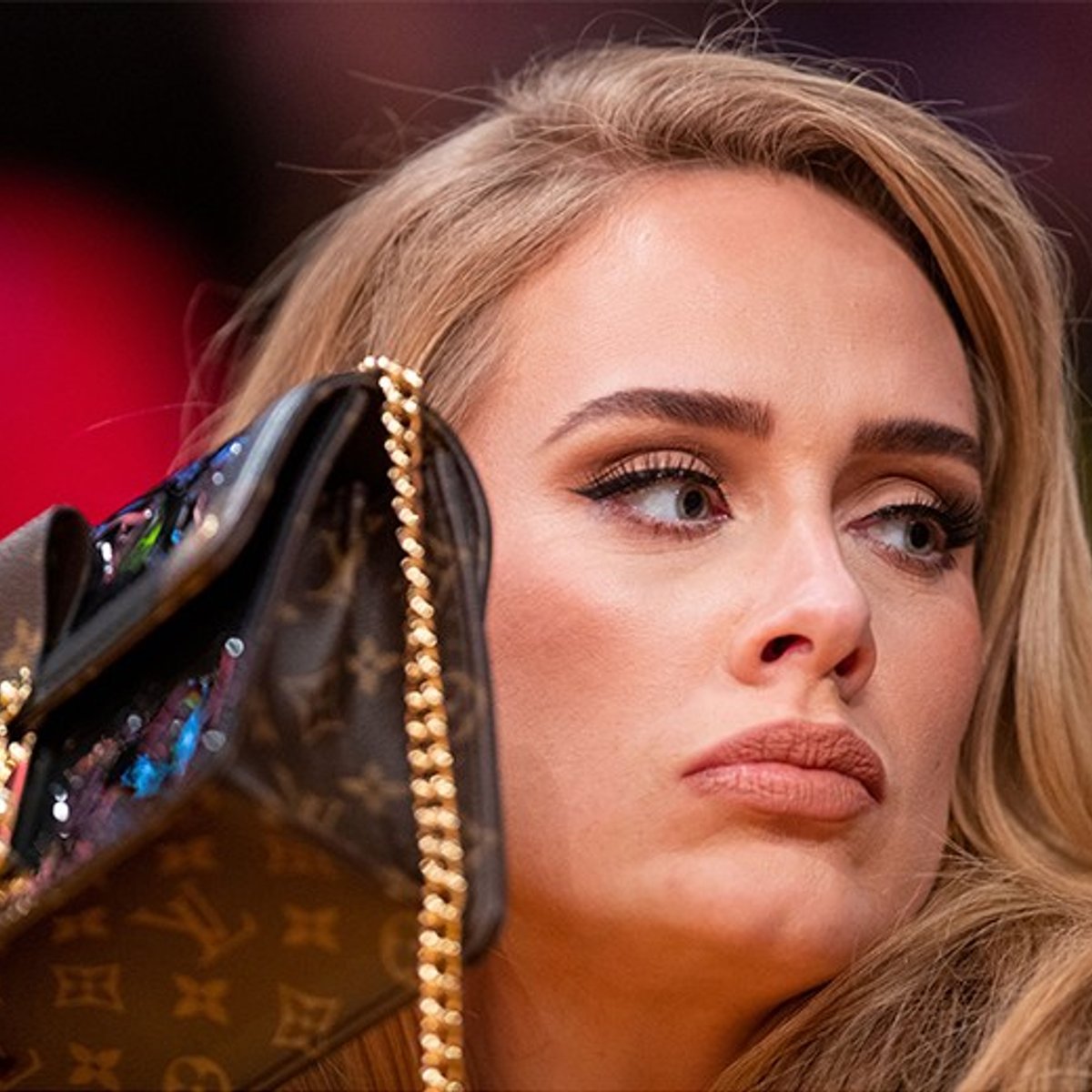 アデル、ラスベガス常設公演の延期を涙ながらに謝罪。