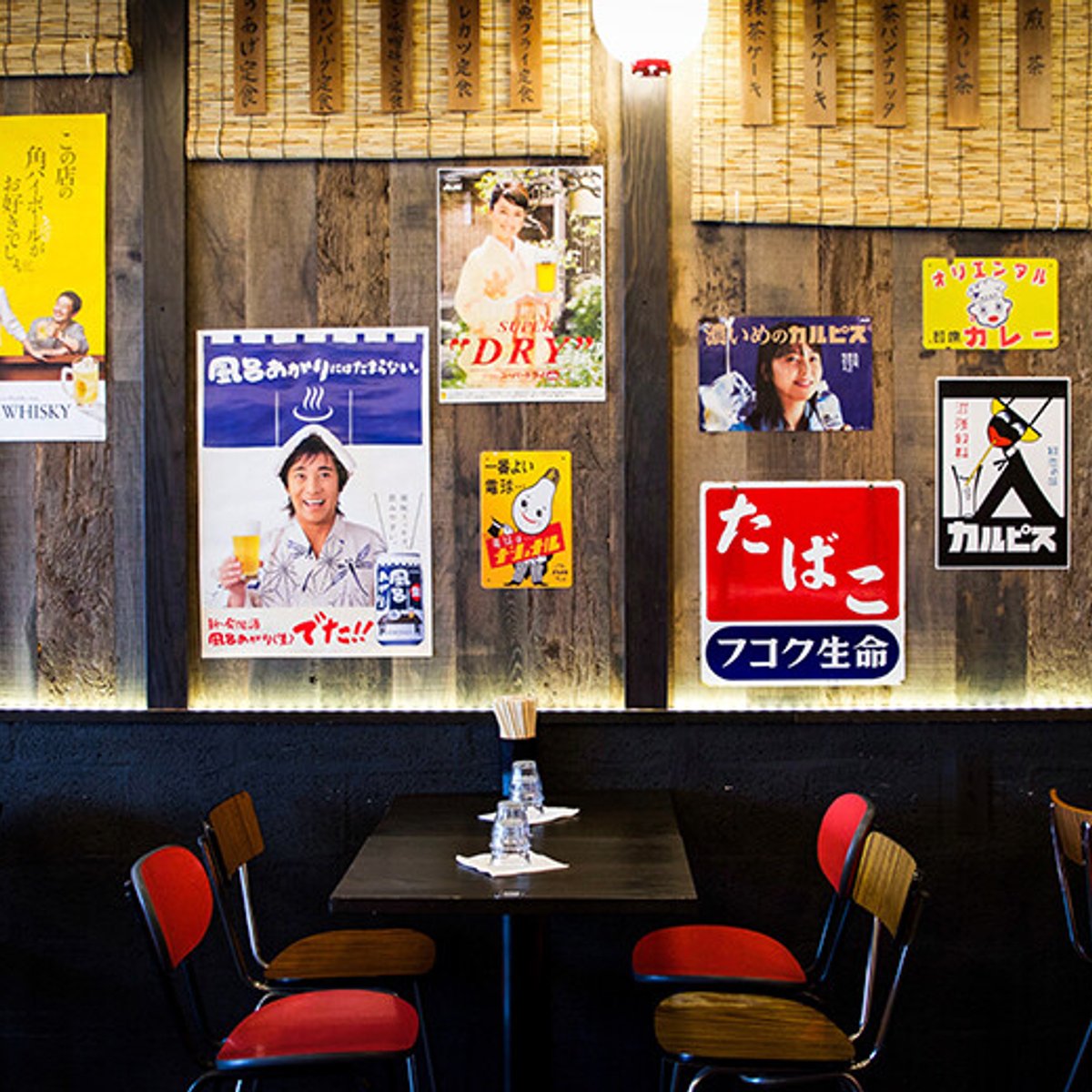 じんちゃん食堂。フランス人常連客で賑わう味自慢の居酒屋。