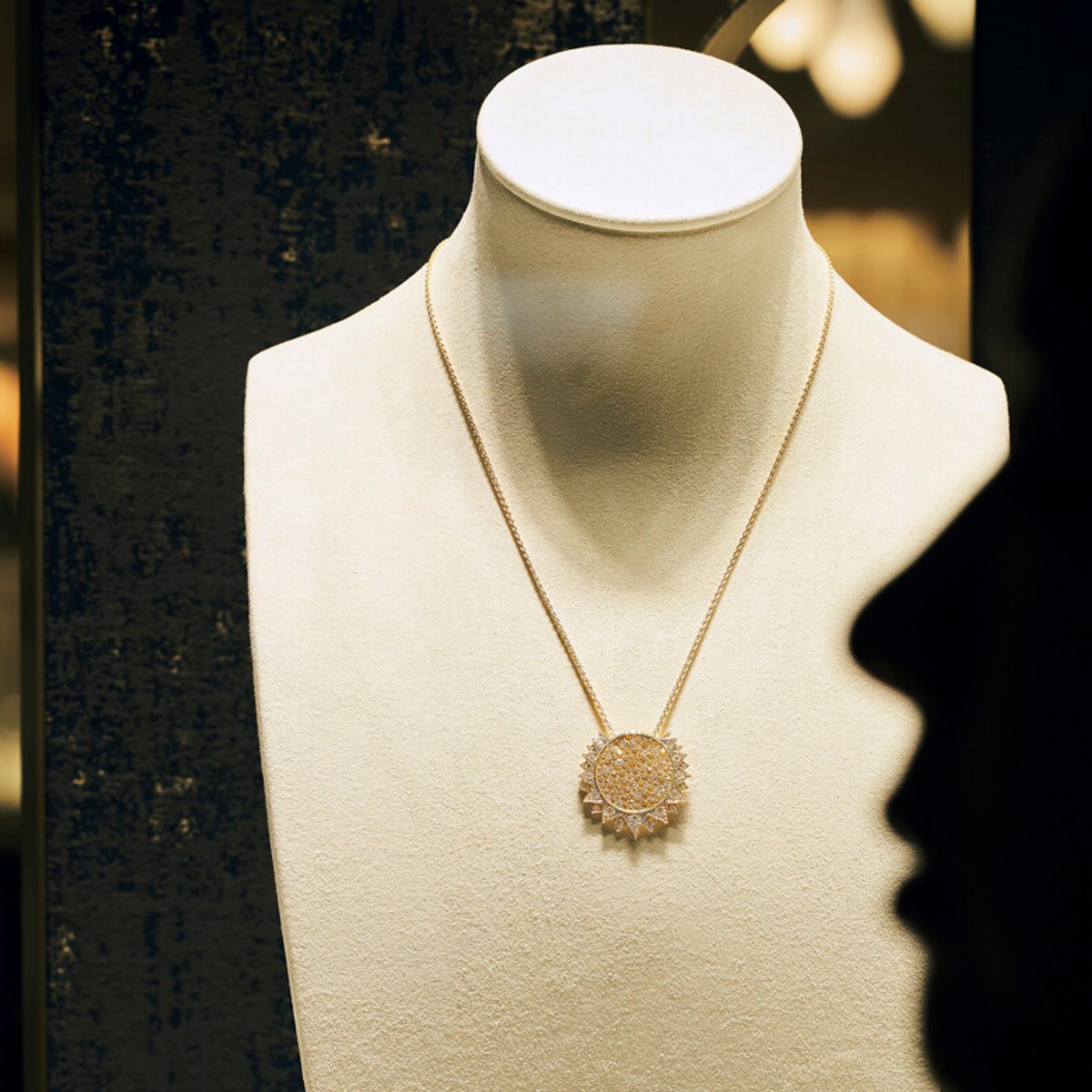 心躍るジュエリーを探しに、あのウィンドウの向こうへ。