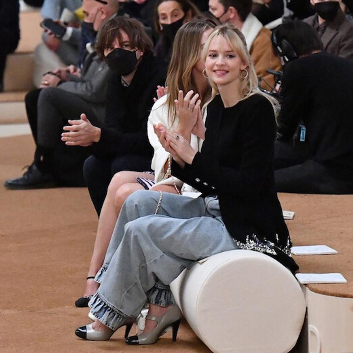 パリ・ファッションウィークの注目株はワイドレッグジーンズ！