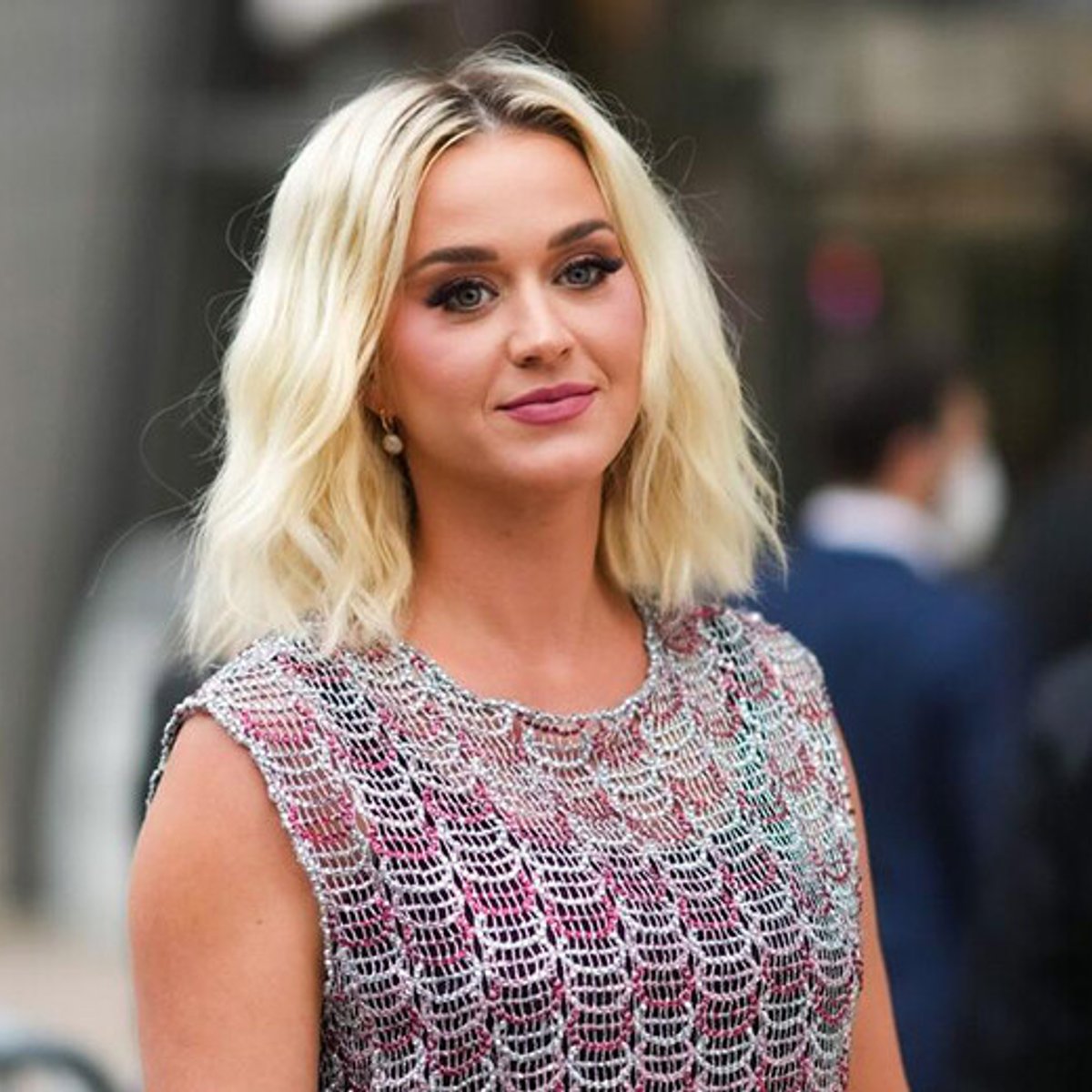 ケイティ・ペリー、超個性的なピアスでワクチン接種呼びかけ。