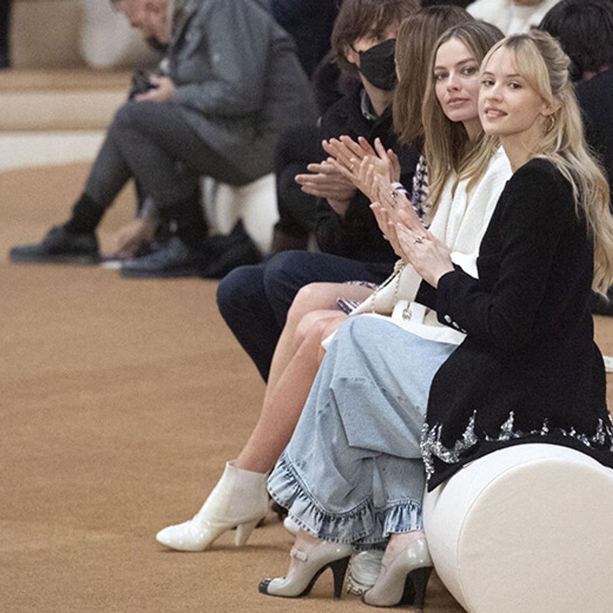 シャネルの「馬術場」を訪れた、豪華すぎるゲストたち。