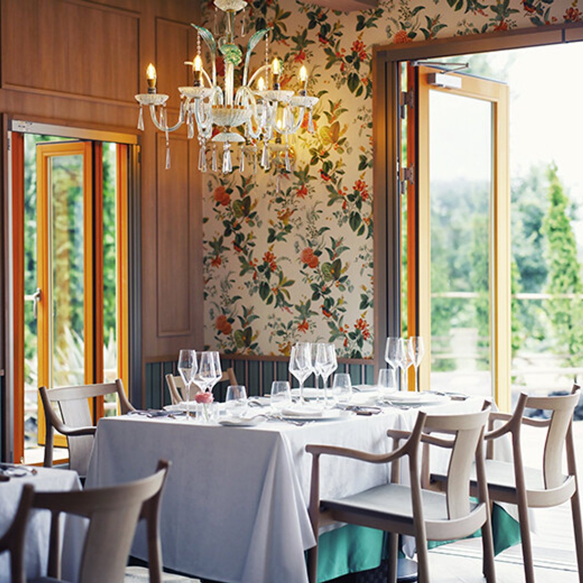 淡路島の豊かな食と大自然を満喫できる個性派オーベルジュ。