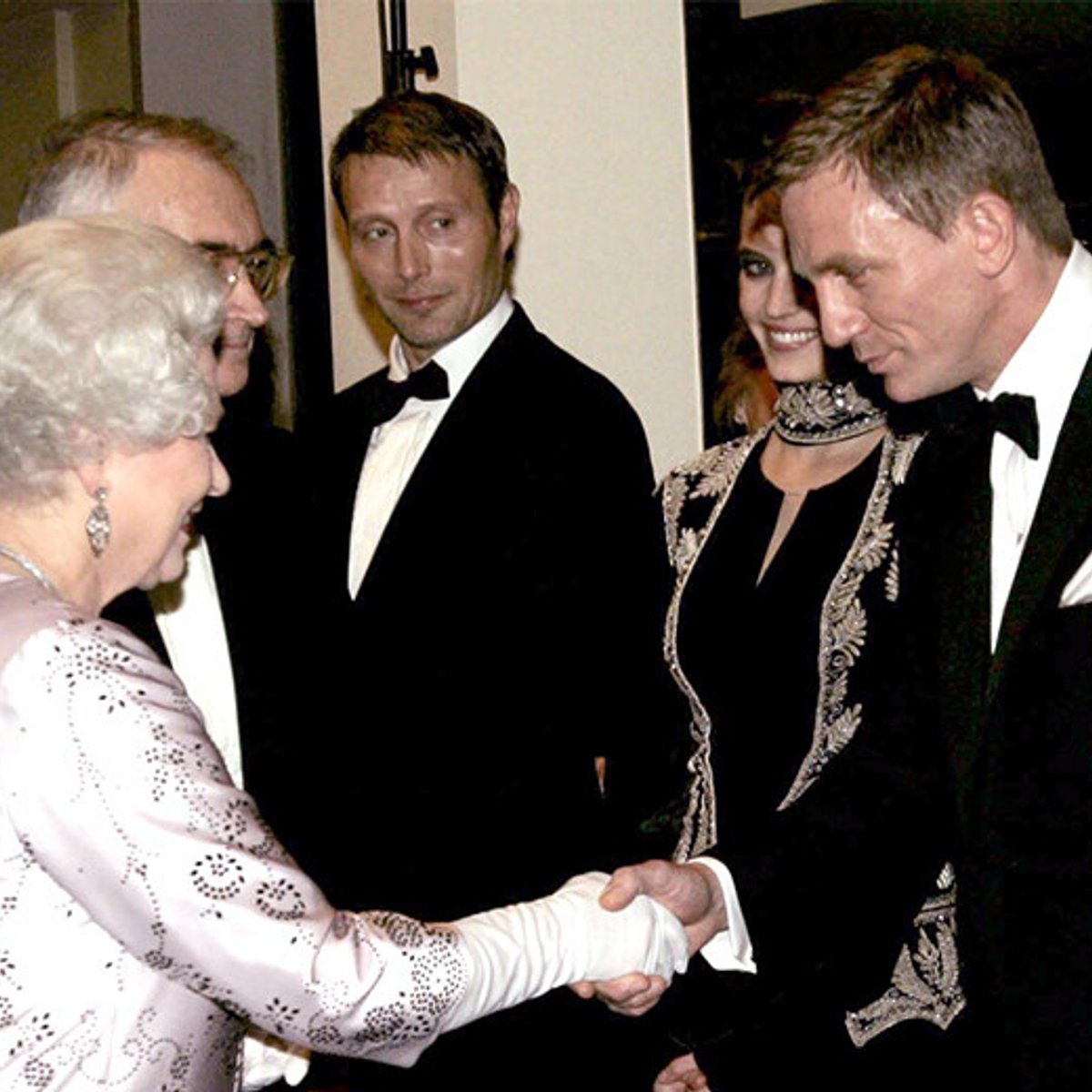 ダニエル・クレイグ、エリザベス女王に言われたジョークを明かす。