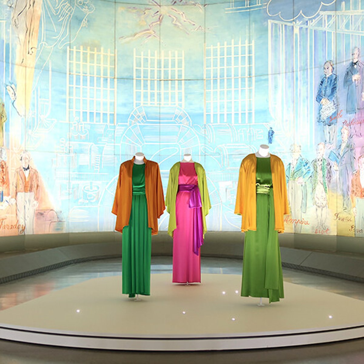 パリの6つの美術館でイヴ・サンローラン展、同時開催！