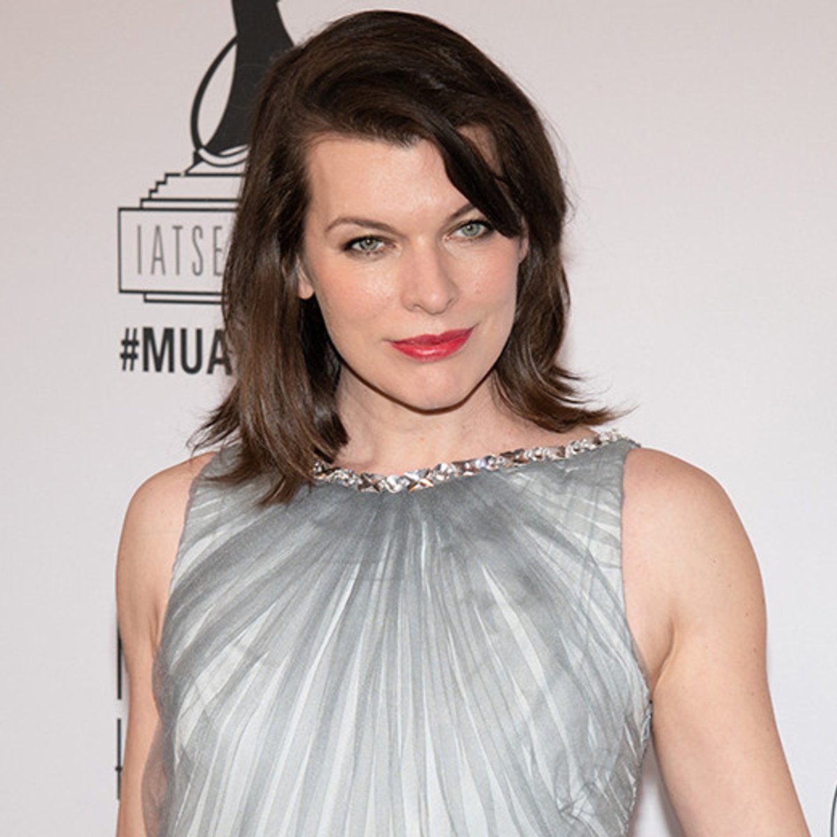 ミラ・ジョヴォヴィッチ、軍事進攻が進む故郷ウクライナへの支援を呼びかけ。