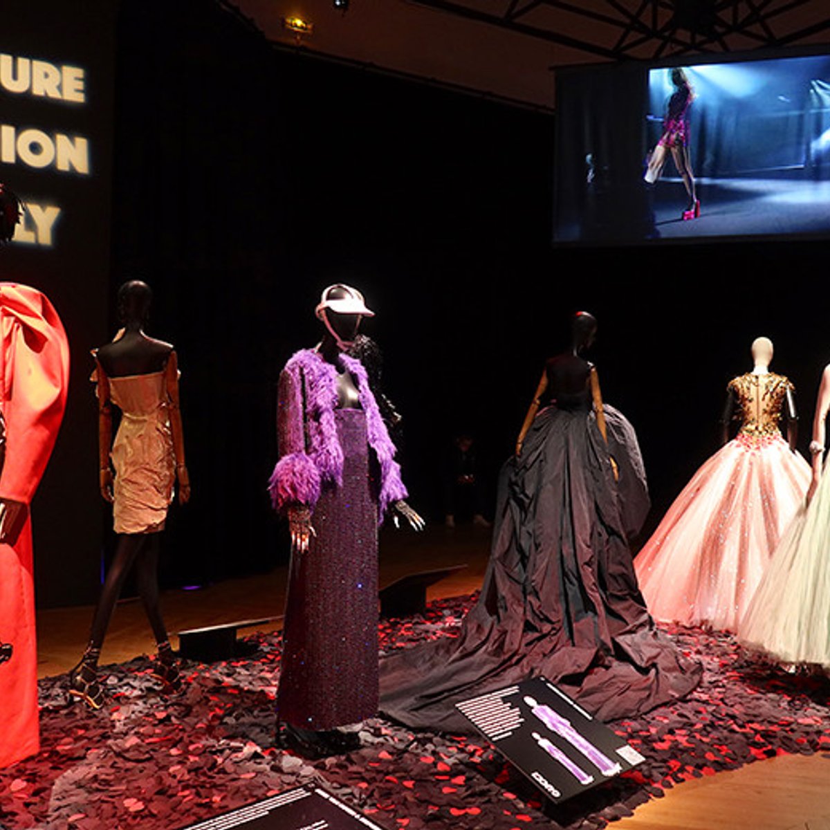 AZファクトリー、ガリエラ美術館とテーブ・マググの話題を。