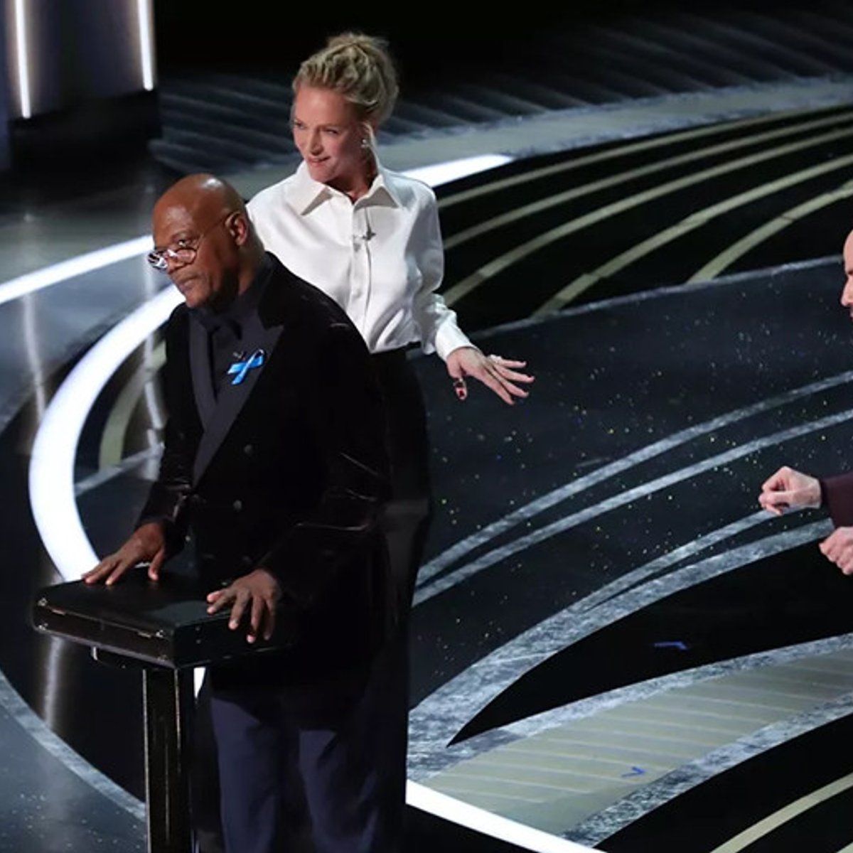 ユマ・サーマンとジョン・トラボルタ、授賞式で『パルプ・フィクション』のダンスを再現！