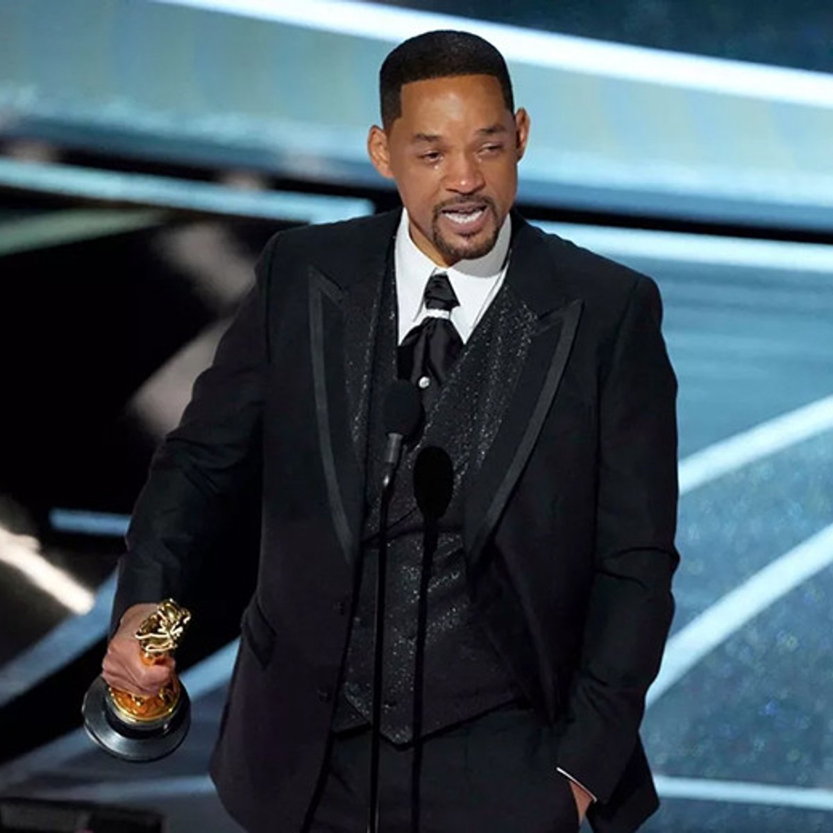 ウィル・スミス、平手打ちしたクリス・ロックに謝罪を表明。