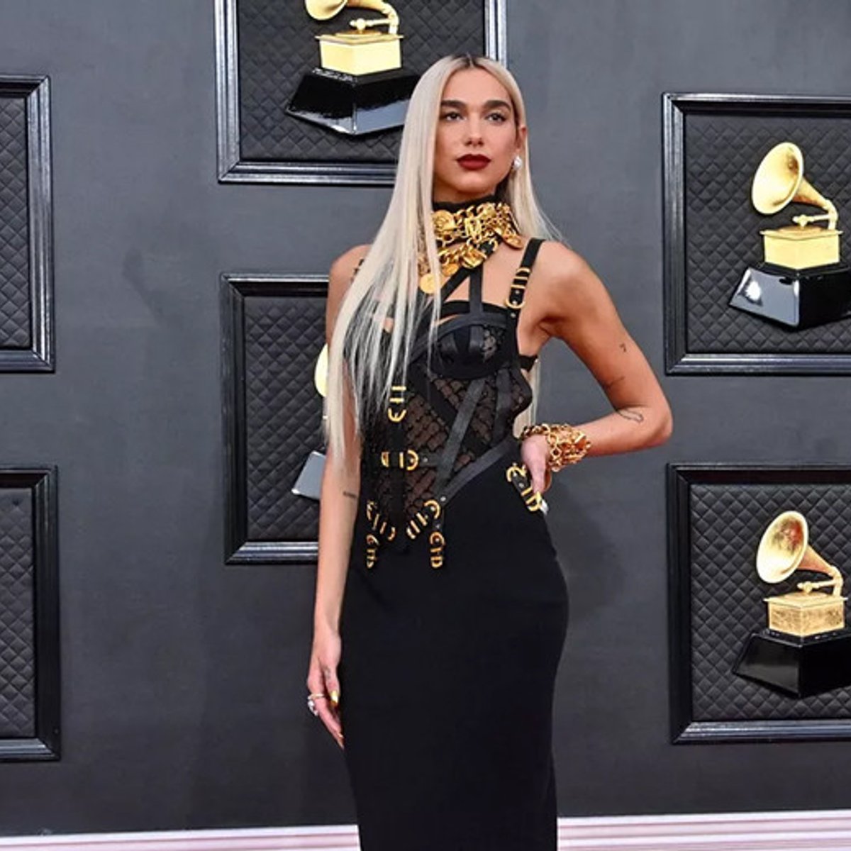 220405-costumes-of-grammy-