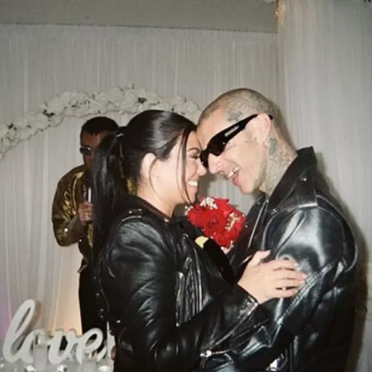 午前2時の結婚式！コートニー・カーダシアンのおかしな冒険劇。