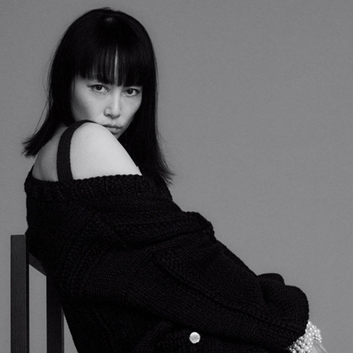 菊地凛子、むきだしな黒。 | madameFIGARO.jp（フィガロジャポン）