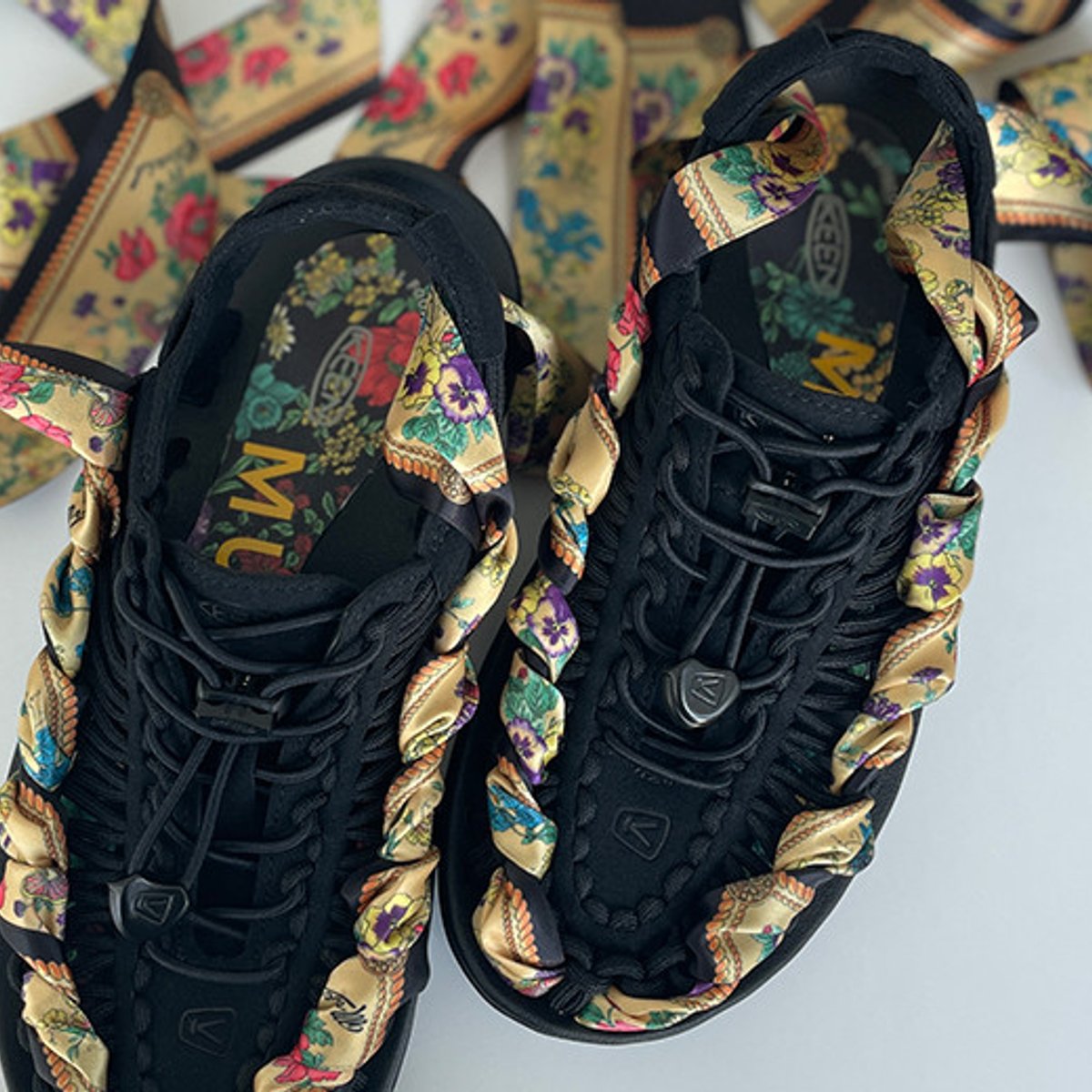 ミュベールとキーンのコラボサンダル。