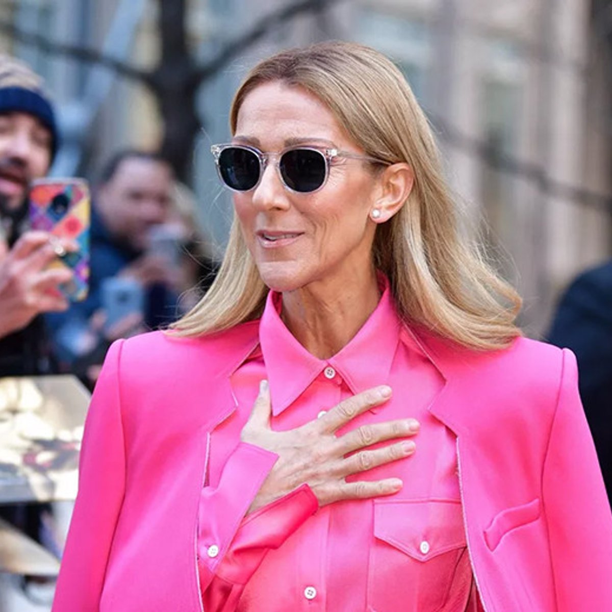 セリーヌ・ディオン、ウクライナの母達に思い馳せる。