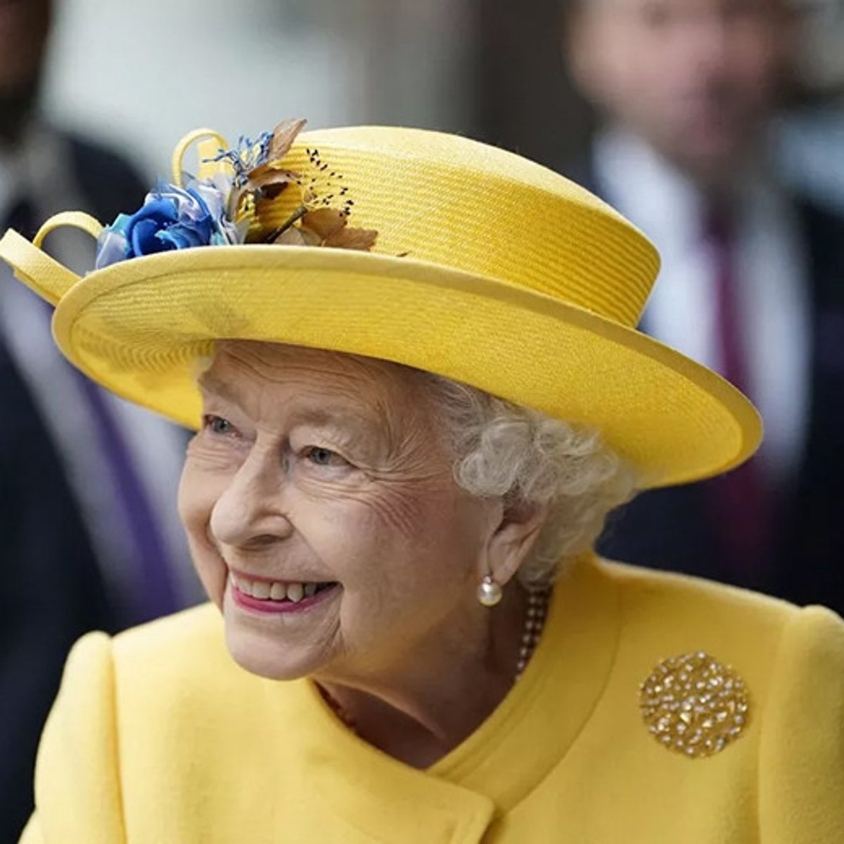 ロンドンの地下鉄が新設！ 女王が式典に駆け付ける。